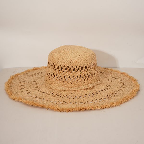 Floppy hat style